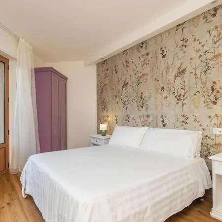 Hotell Donatella Posada (Sardinia)