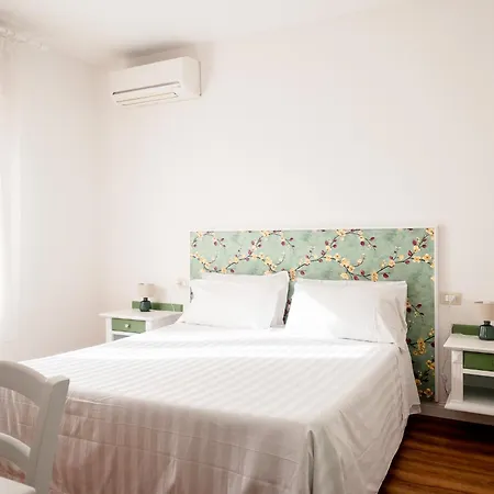 Donatella Hotell 3*