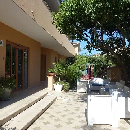 Donatella Hotel 3*