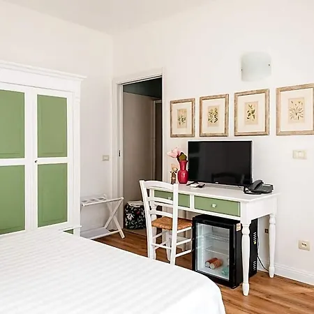 Donatella Hotell